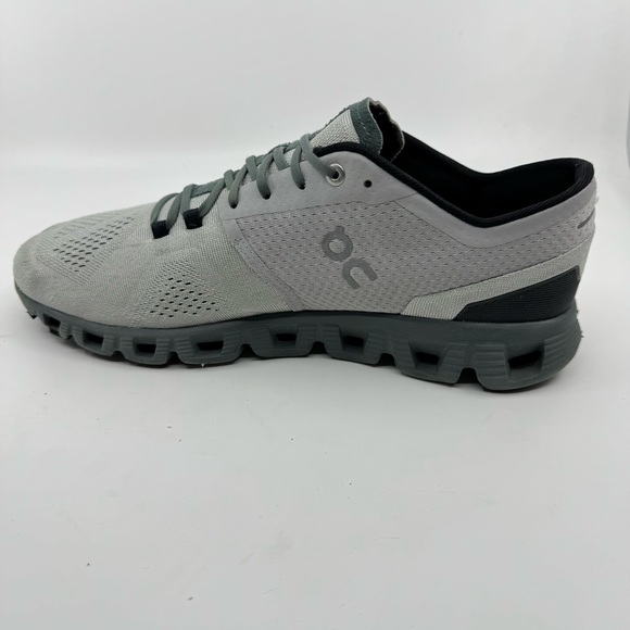 On Running Athletic Shoes in Gray and Dark Green Used - Picture 6 of 11